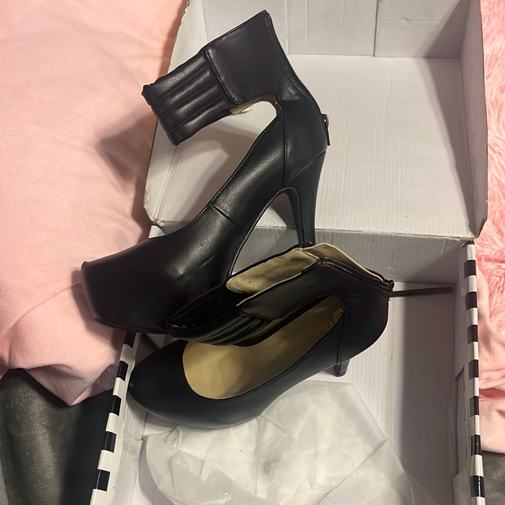 Used slightly wore excellent new condition